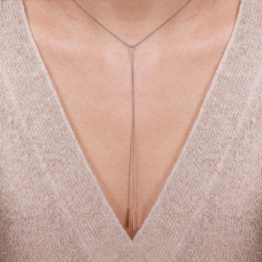 18ct white gold necklace features a drop with a solid bar