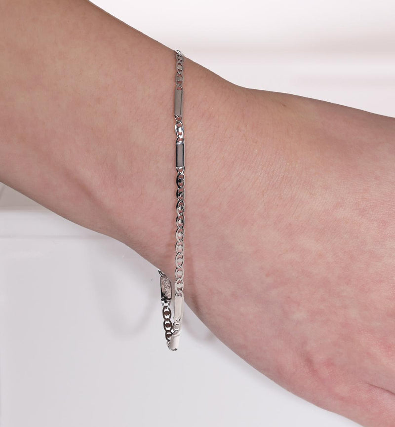 18ct white gold 21cm mens bracelet on the wrist