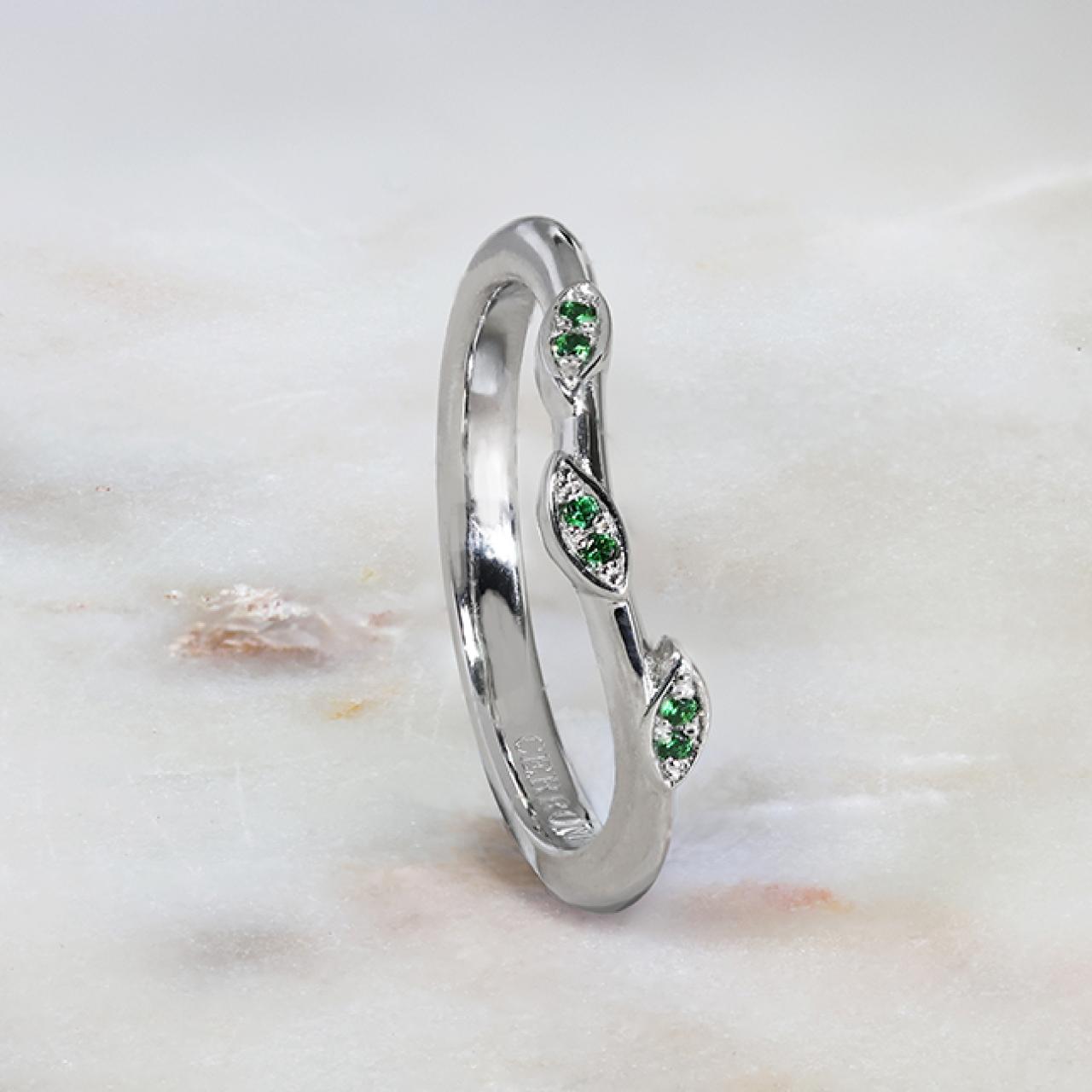 Platinum tsavorite garnet ring side profile