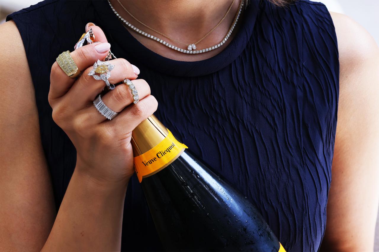 18ct yellow gold 0.23ct pear and 0.27ct oval cut diamond necklace on 45cm trace chain