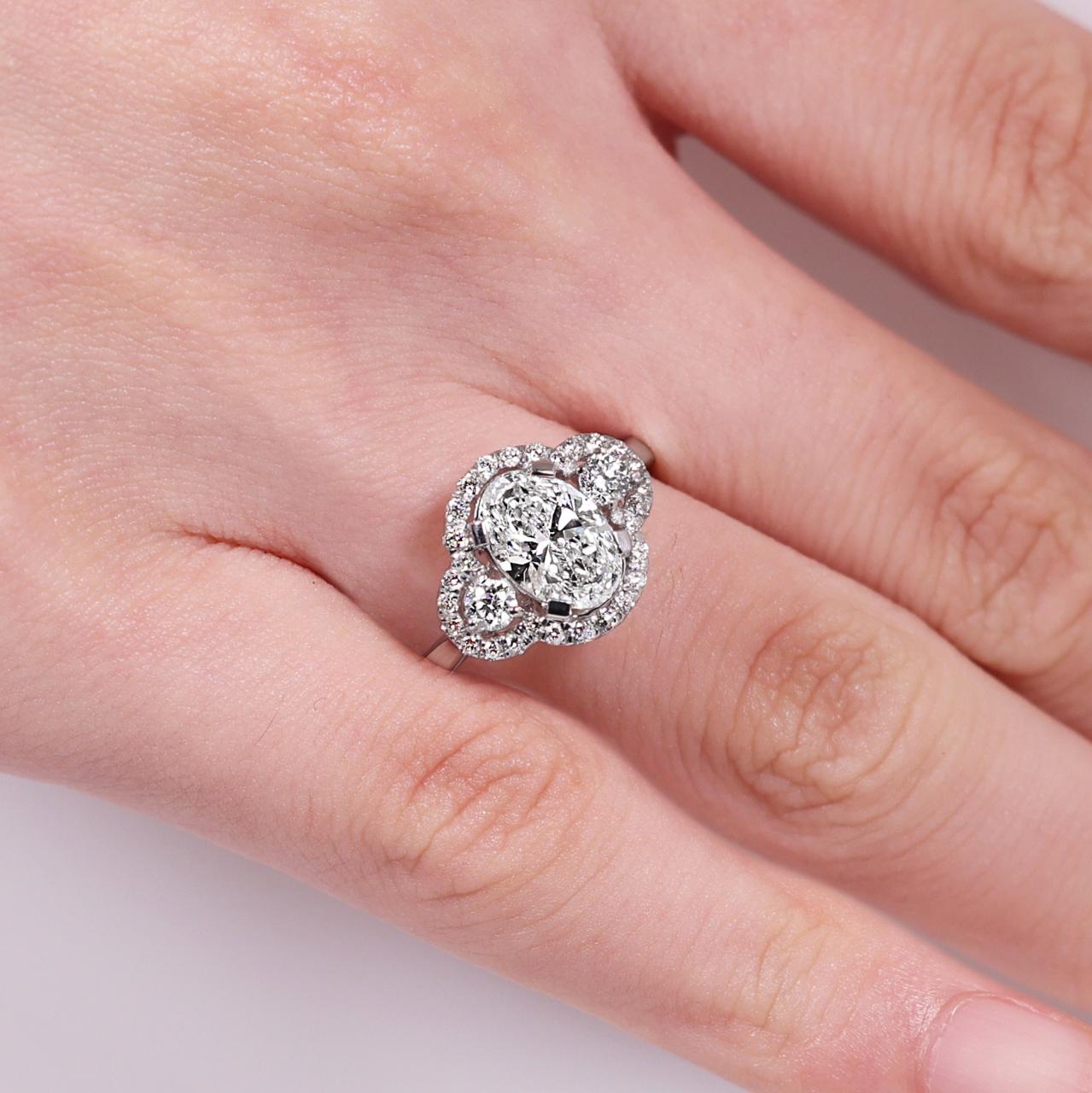 18ct white gold 1.32ct oval LAB Grown Diamond ring