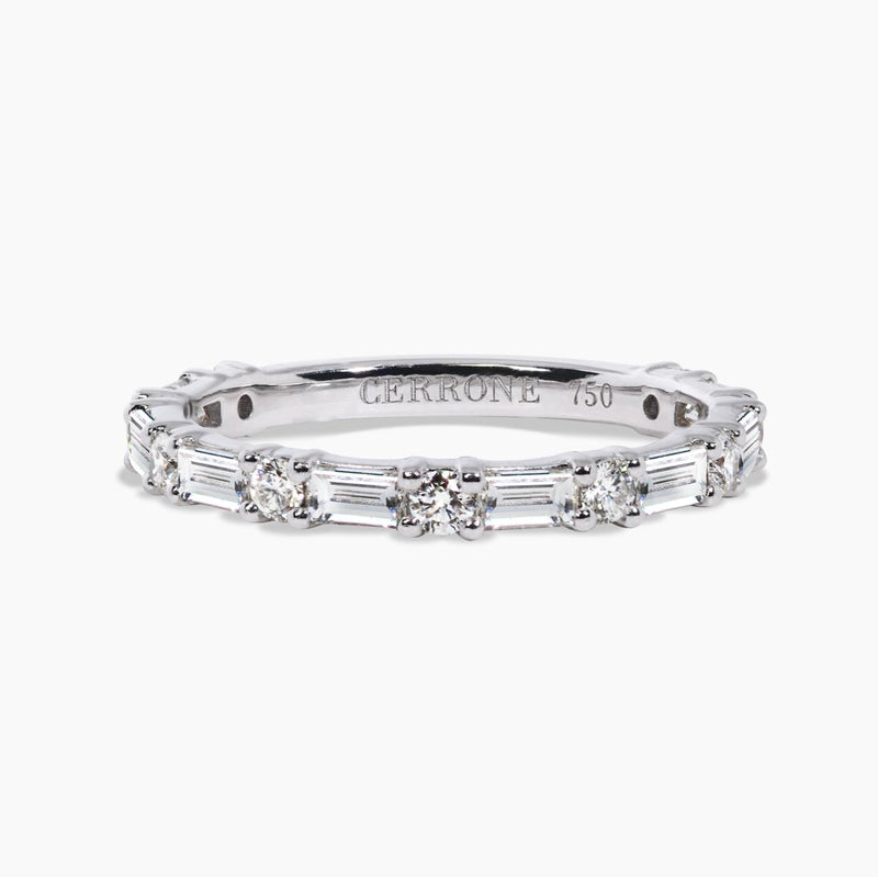 18ct white gold baguette and round brilliant cut diamonds ring