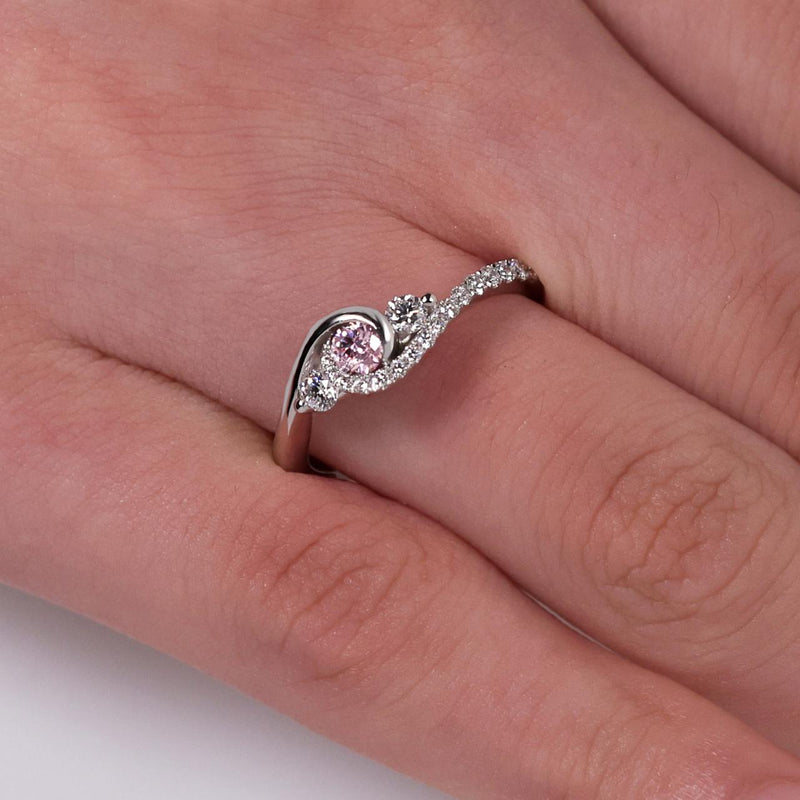 18ct white gold 0.14ct RBC Argyle Pink Diamond and RBC diamonds surrounding on a twist setting