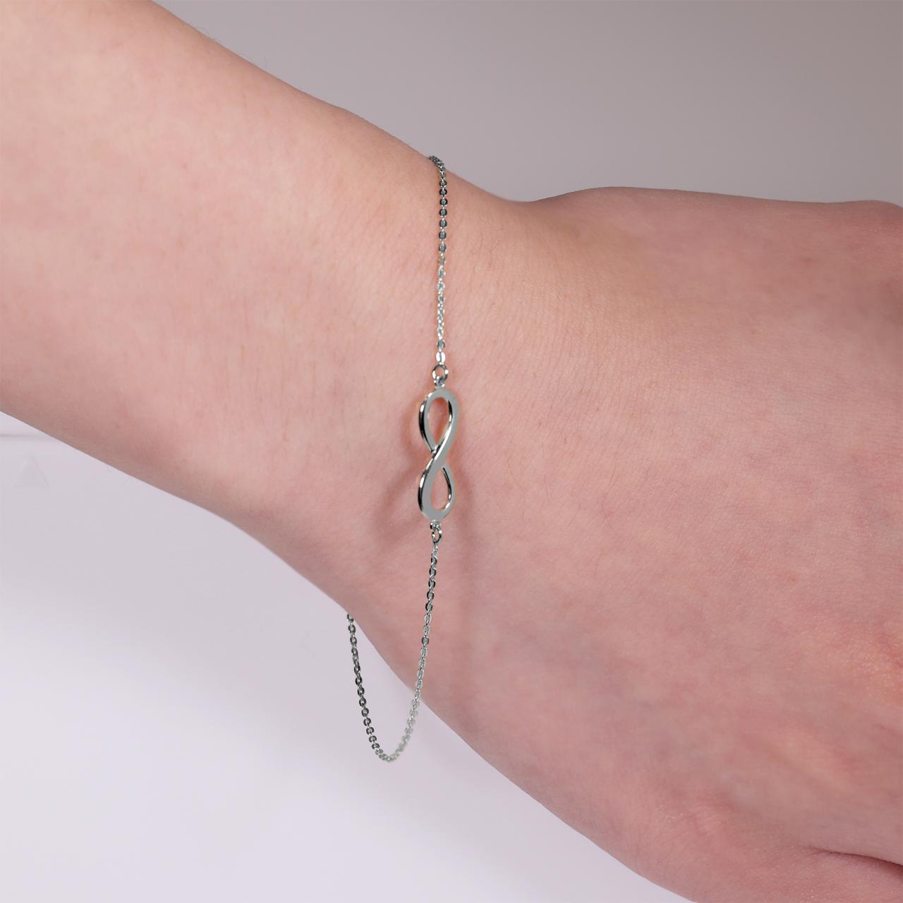 18ct white gold infinity bracelet with spring ring clasp on the wrist