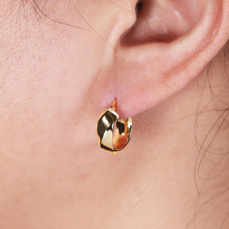 18ct yellow gold hollow faceted hoop earrings on the ear