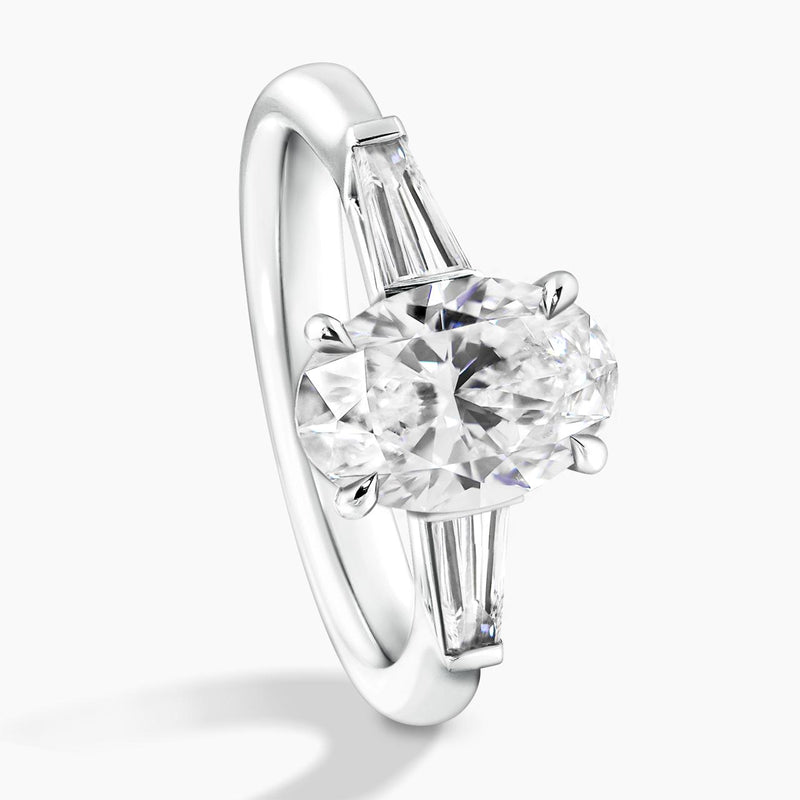 18ct white gold 1.80ct oval brilliant cut diamond ring features 2=0.46ct tapered baguette diamonds 