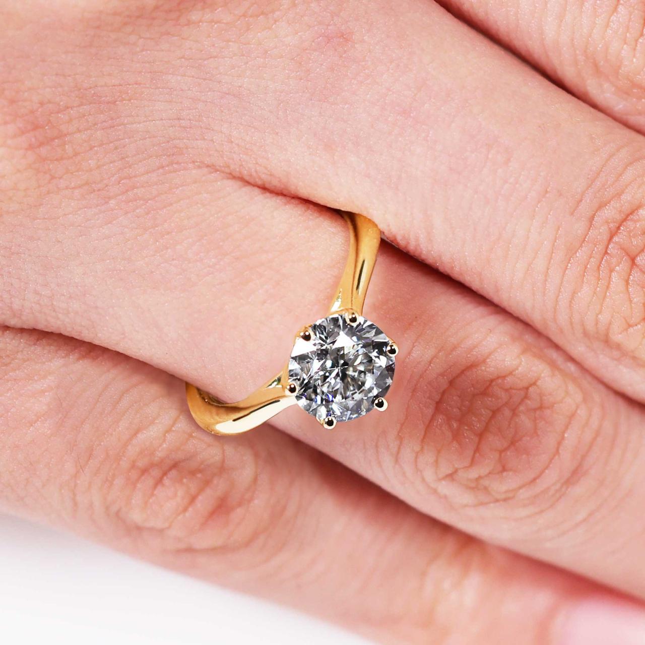 18ct yellow gold diamond solitaire engagement ring in a six claw setting. GIA cert