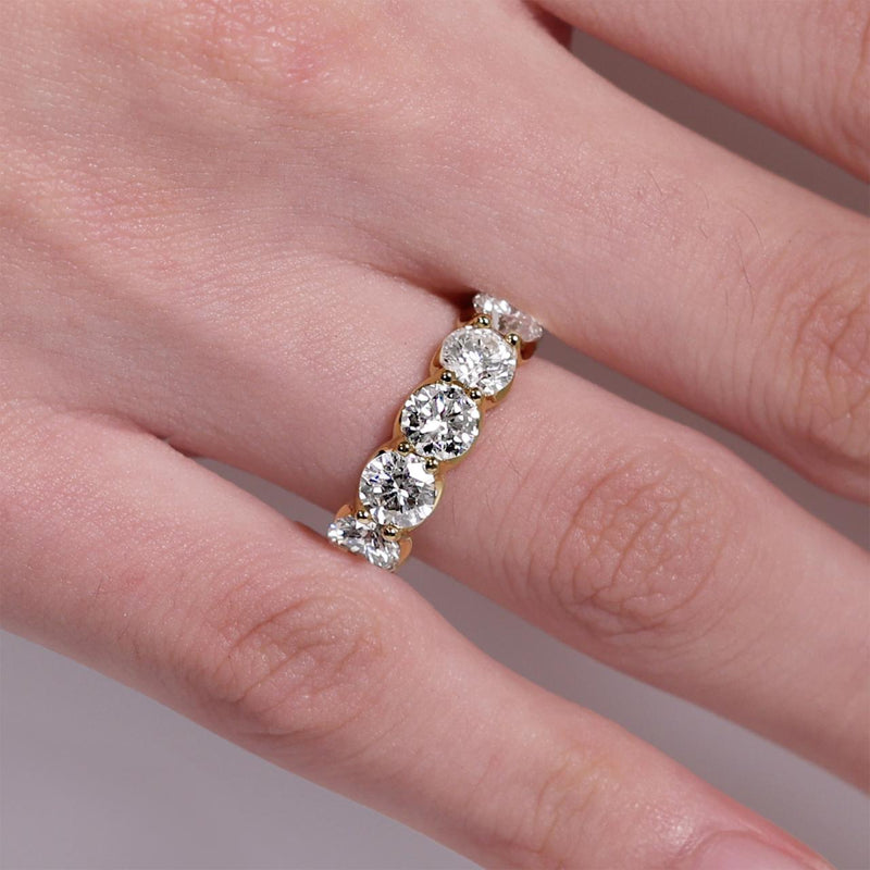 18ct yellow gold 5.32ct LAB Grown Round Brilliant Cut Diamonds ring on the finger
