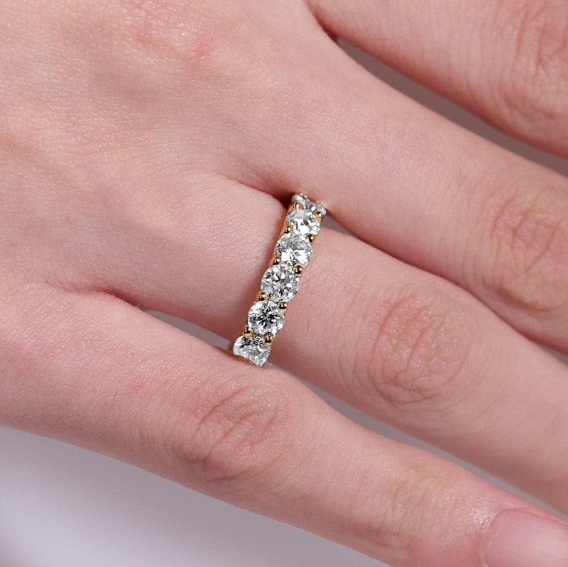 18ct yellow gold Round Brilliant Cut LAB Grown diamond ring on the finger