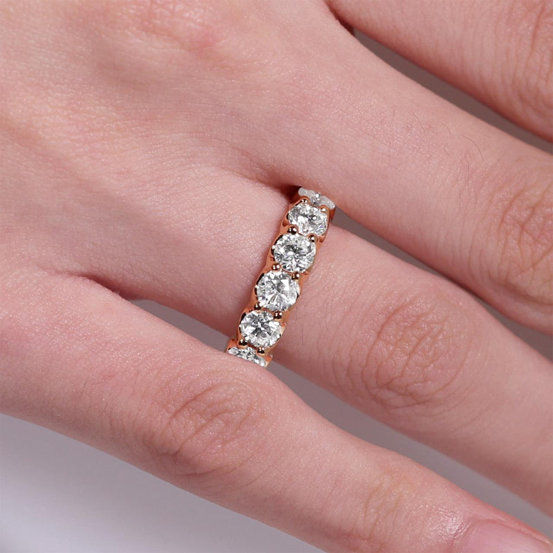 18ct rose gold LAB Grown Round Brilliant cut diamond ring on the finger