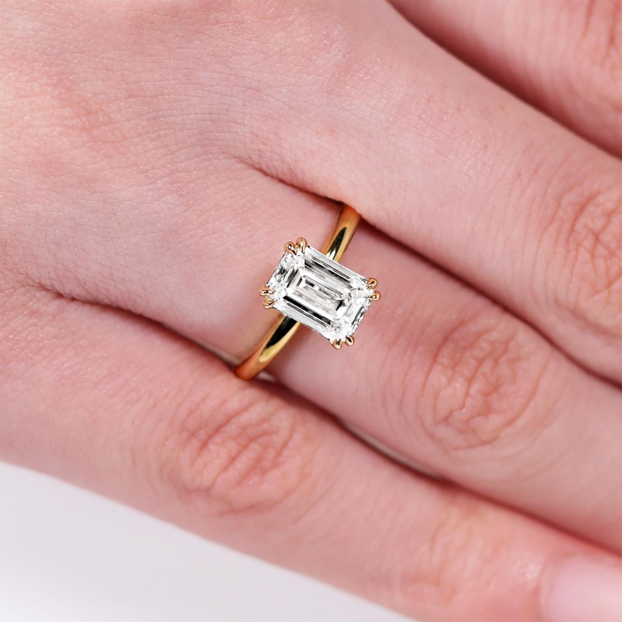 18ct yellow gold 2.00ct E VVS2 emerald cut lab grown diamond solitaire ring in a four claw setting. IGI Cert