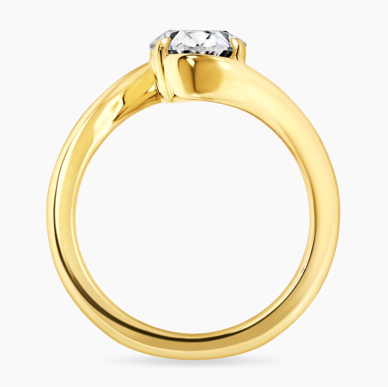 18ct yellow gold 2.03ct D VVS2 oval lab grown diamond solitaire ring. IGI Cert