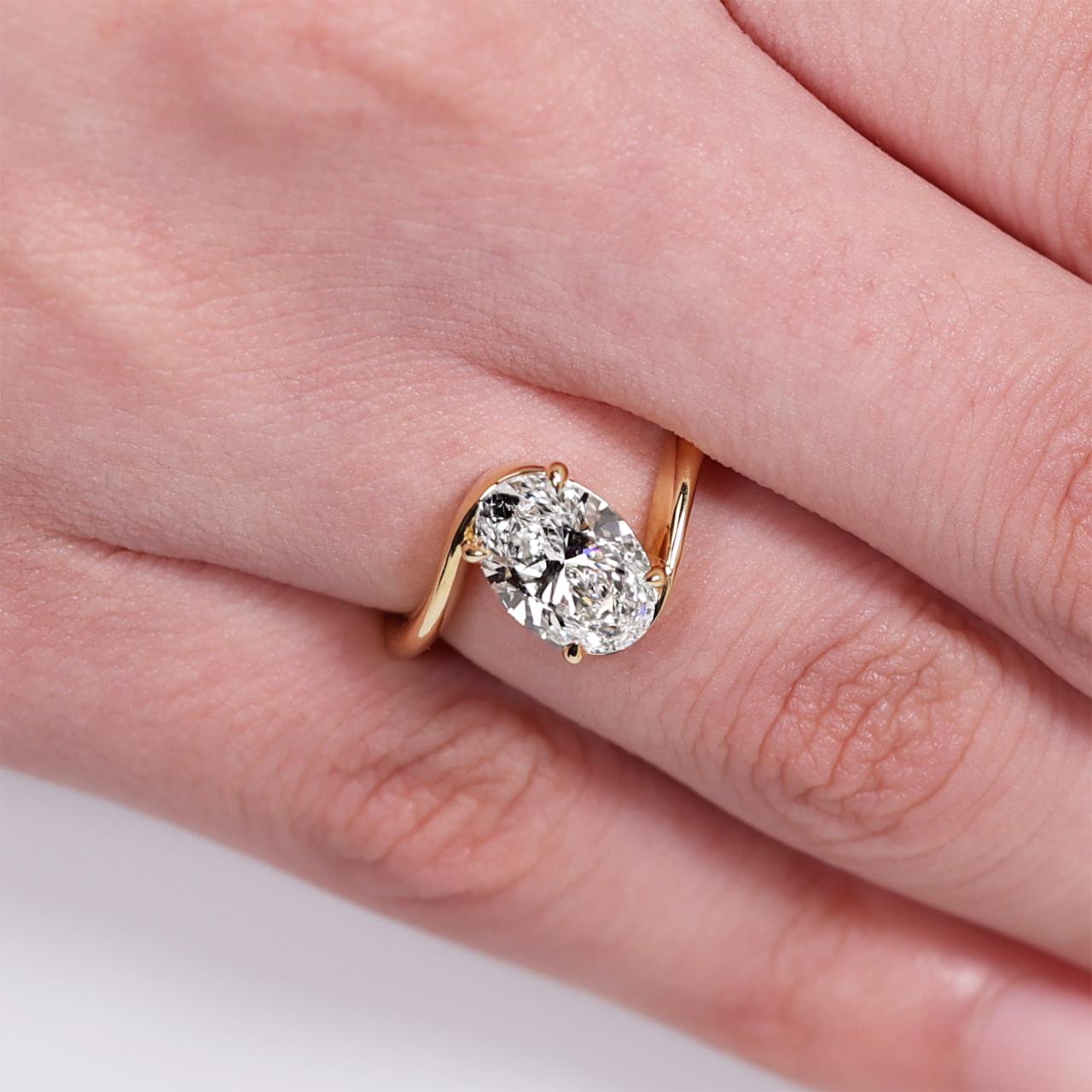 18ct yellow gold 2.03ct D VVS2 oval lab grown diamond solitaire ring. IGI Cert