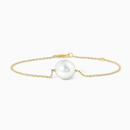 18ct yellow gold fresh water pearl bracelet on a white background