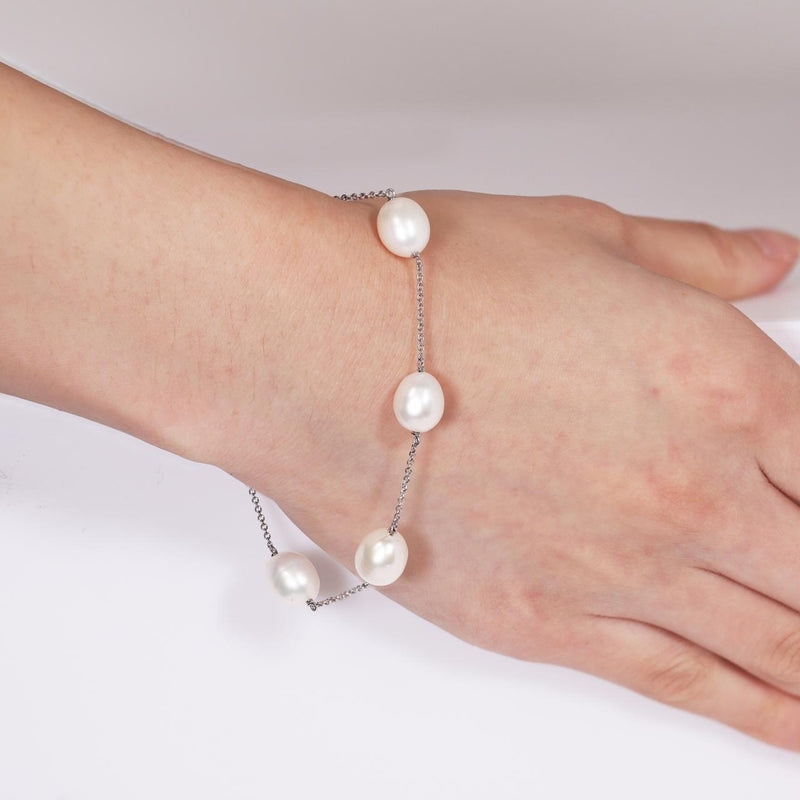 18ct white gold fresh water rice shape pearls bracelet on the wrist