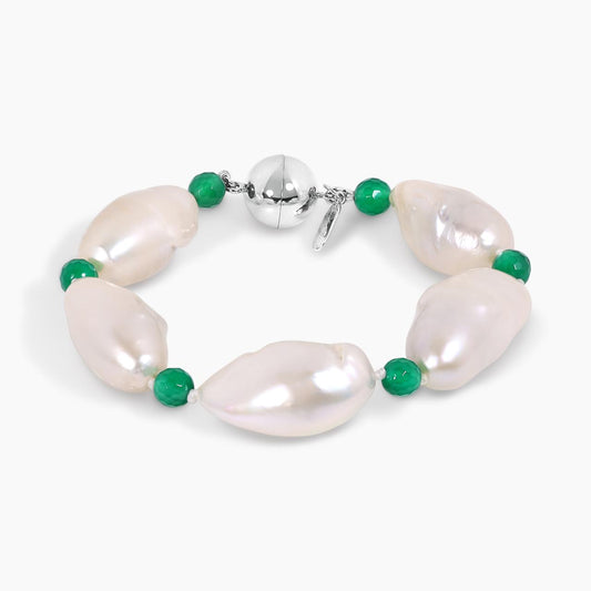 Fresh water baroque White Pearl and Brazilian green agate bracelet with a silver magnetic clasp