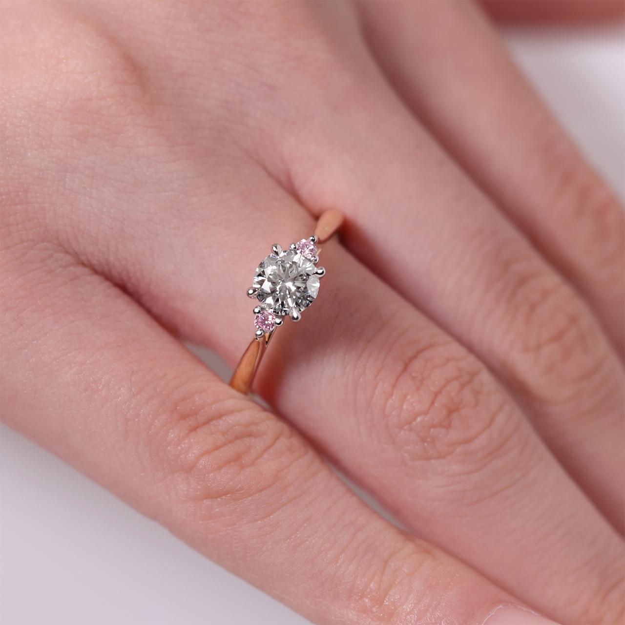 18ct white and rose gold round brilliant cut diamond engagement ring with round pink diamonds on either side. GIA Cert