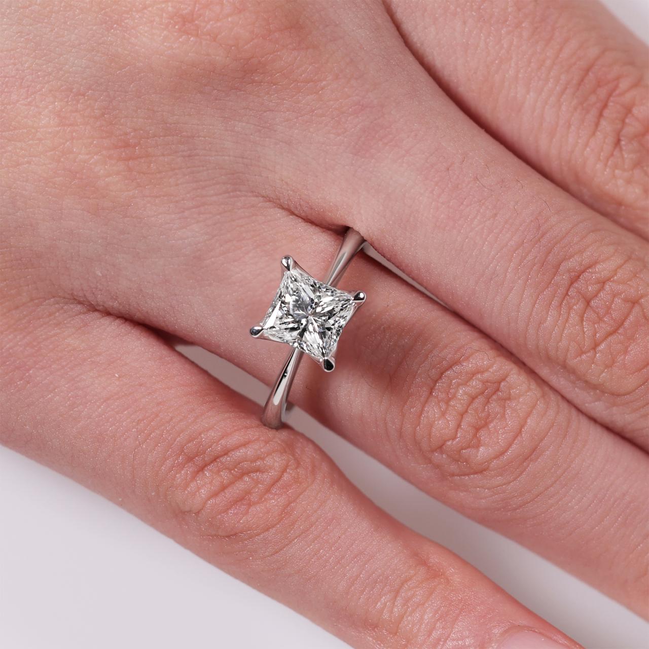 18ct white gold princess cut diamond solitaire engagement ring in a four claw setting. GIA Cert