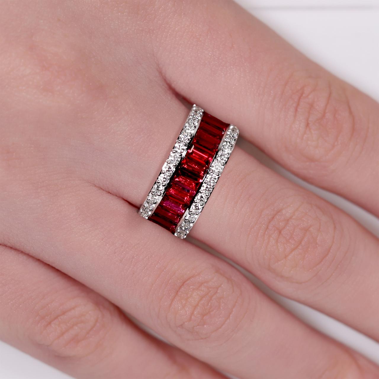 18ct white gold diamond & ruby ring