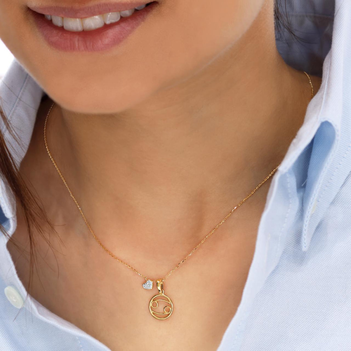 18ct yellow gold Cancer zodiac pendant