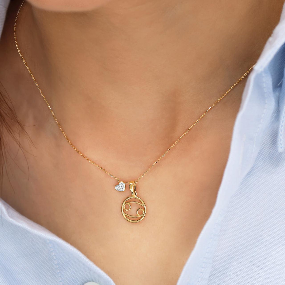 18ct yellow gold Cancer zodiac pendant
