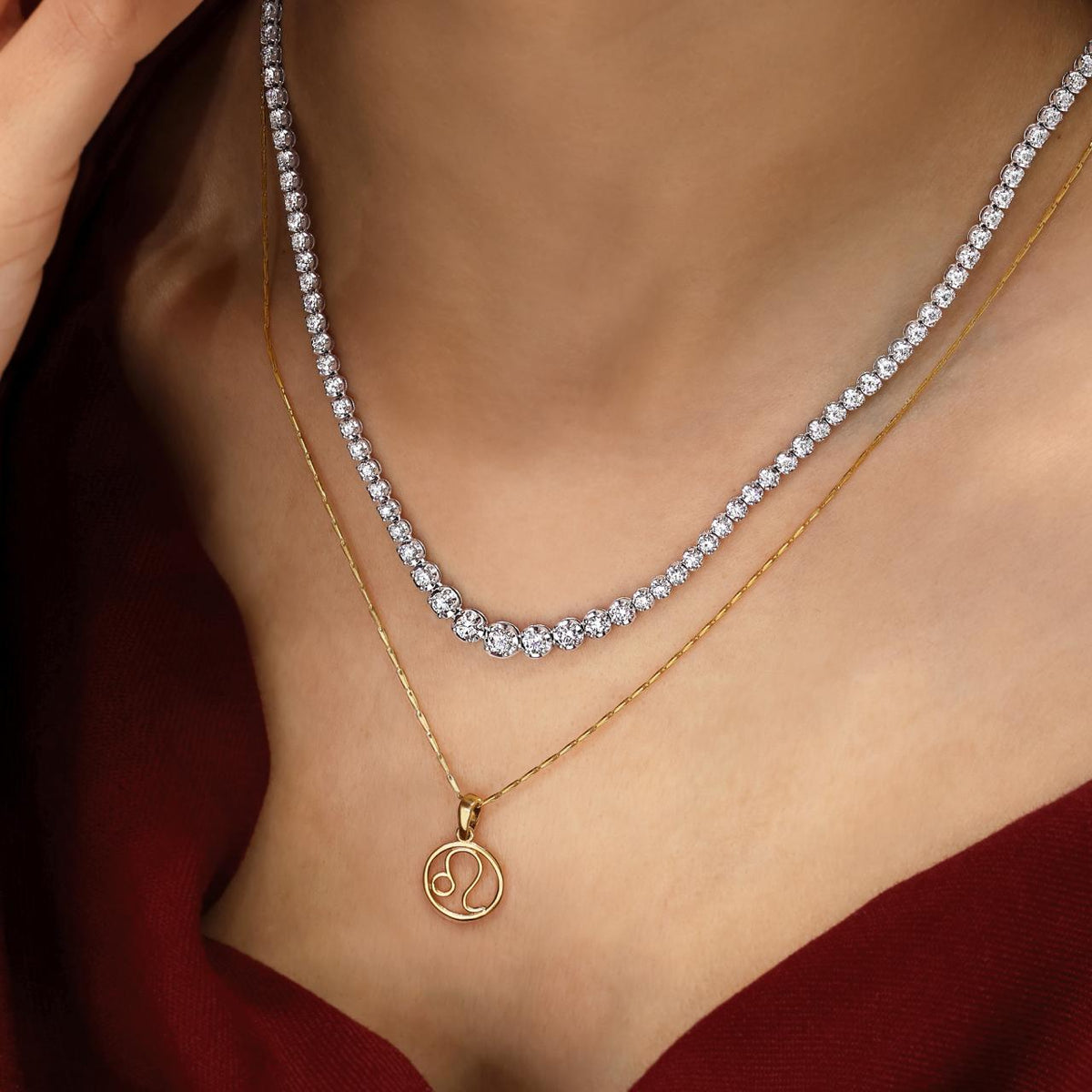 18ct yellow gold Leo zodiac pendant