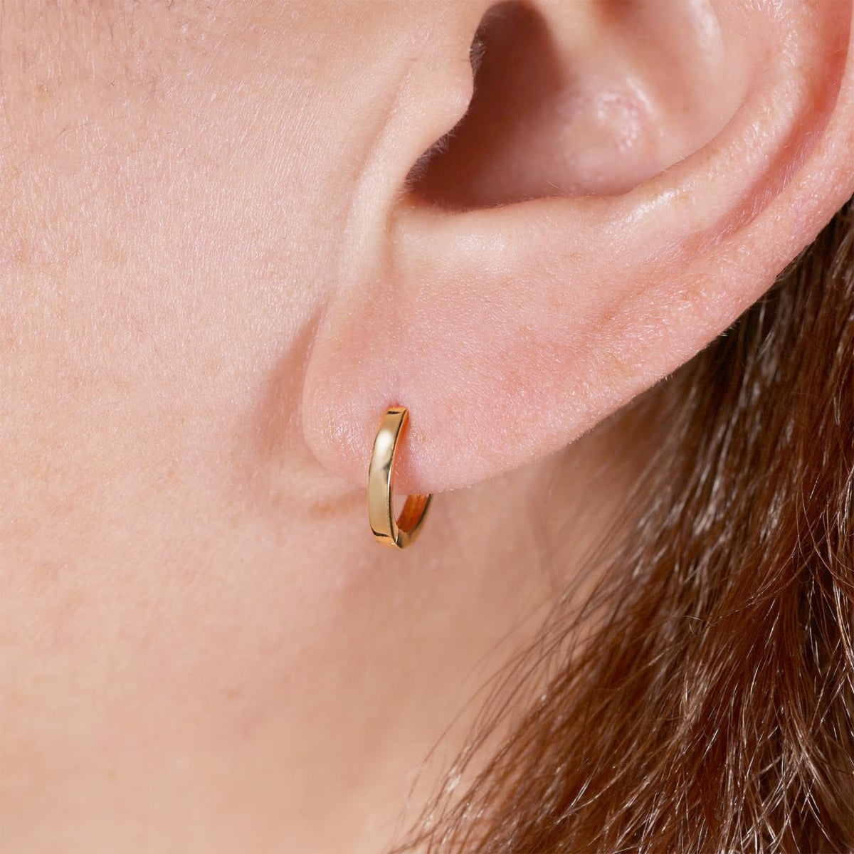 18ct yellow gold single hoop earring 10mm on the ear