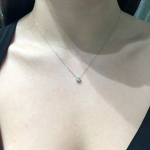 18ct white gold round cluster diamond halo necklace