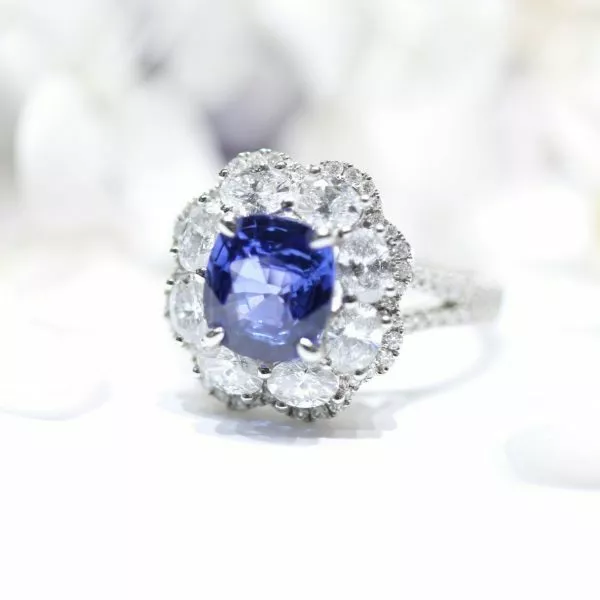 18ct white gold blue sapphire & diamond ring - Image 2