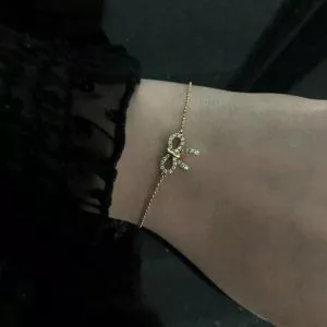 18ct yellow gold diamond set bow bracelet
