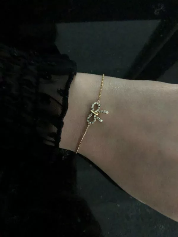 18ct yellow gold diamond set bow bracelet - Image 4