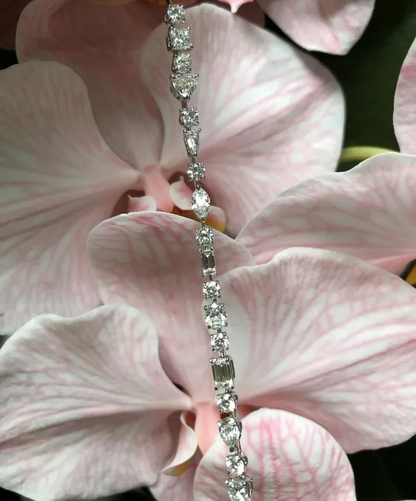 18ct white gold fancy diamond bracelet - Image 3