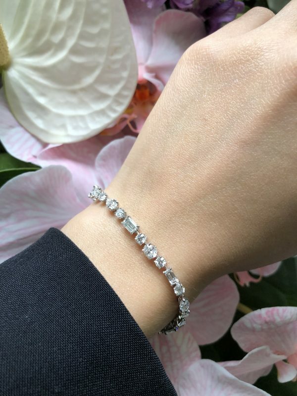 18ct white gold fancy diamond bracelet - Image 2