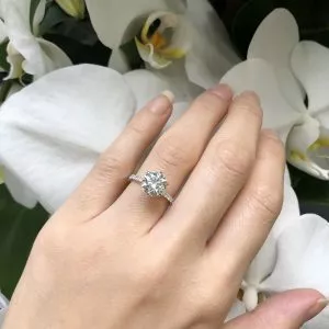 18ct white gold round brilliant cut diamond ring