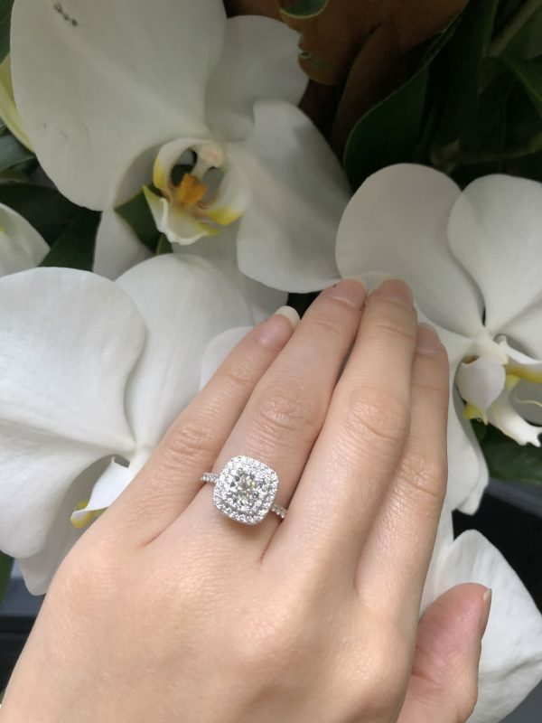 18ct white gold cushion cut diamond ring with two halos - Image 3