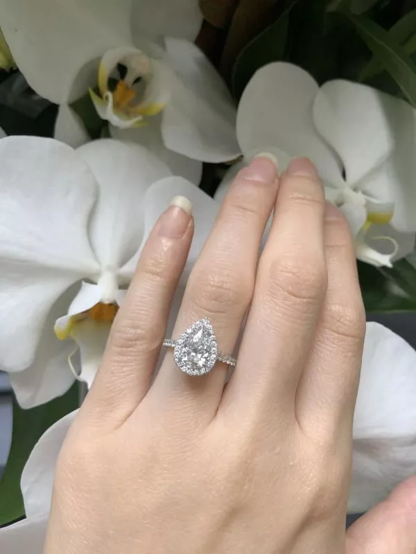 18ct white gold pear shaped diamond ring with halo - Image 3