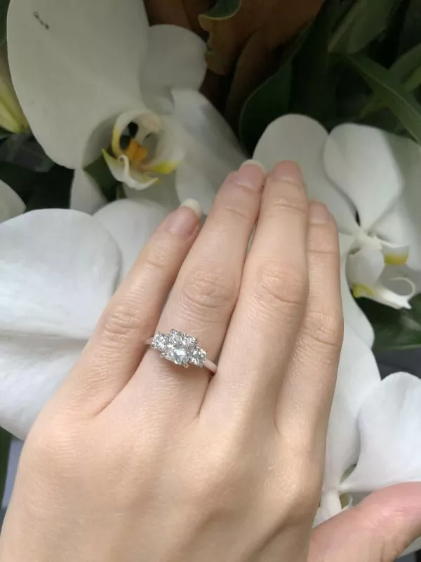 18ct white gold cushion cut three stone diamond ring - Image 3