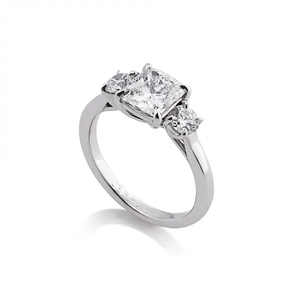 18ct white gold cushion cut three stone diamond ring - Image 2