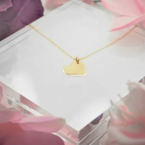 18ct yellow gold plain heart shape necklace on angle