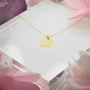 18ct yellow gold plain heart shape necklace on angle