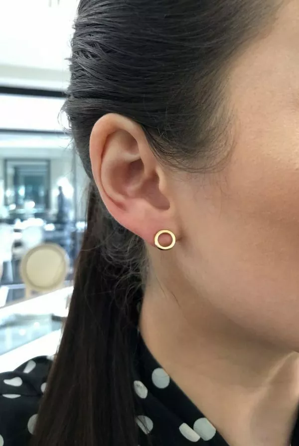 18ct yellow gold open circle stud earrings - Image 4