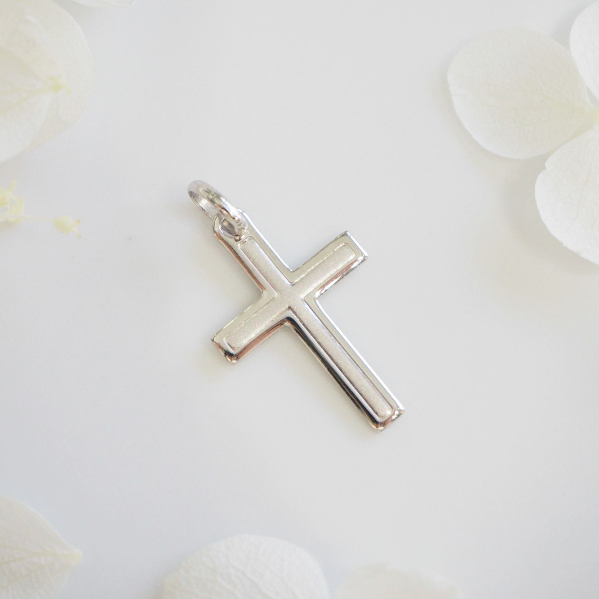 18ct White Gold Cross Pendant | Crosses | Cerrone Jewellers