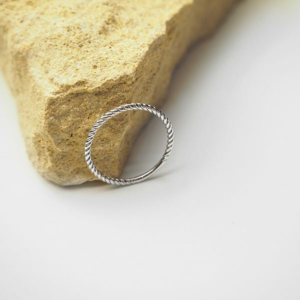 18ct white gold twist ring