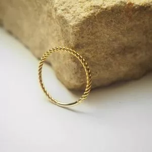 18ct yellow gold twist ring