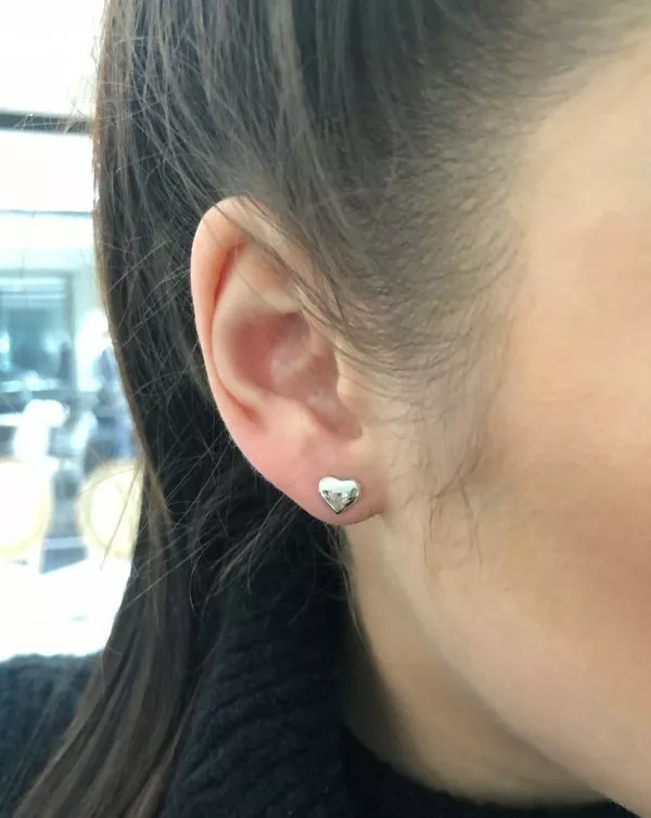 18ct white gold baby heart stud earrings - Image 2