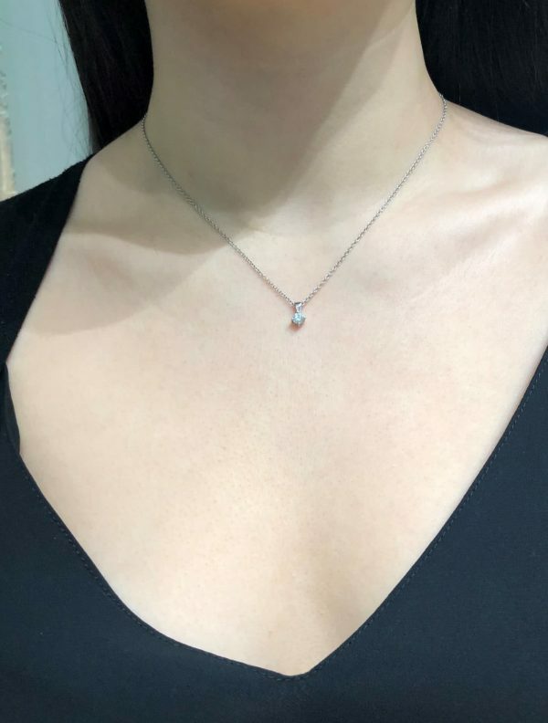 18ct white gold 0.30ct diamond necklace