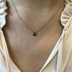 18ct yellow gold necklace with small round plate