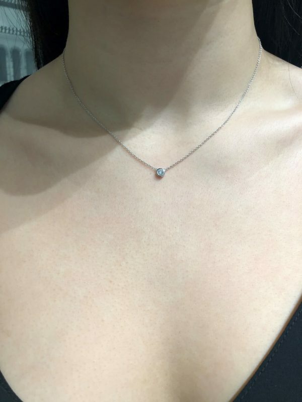 18ct white gold 0.18ct diamond bezel set necklace