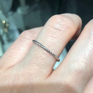 18ct white gold twist ring