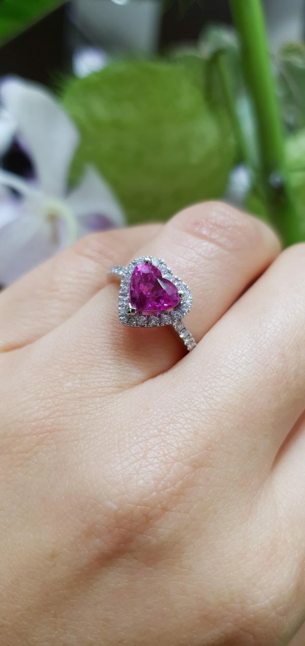 18ct White Gold 2.02ct heart pink sapphire and Diamond Ring - Image 3